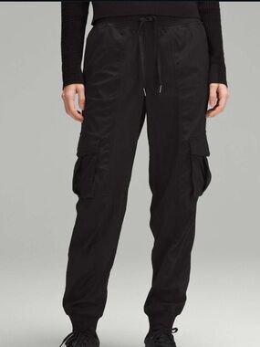Lululemon❣️Dance Studio Relaxed-Fit Cargo Jogger